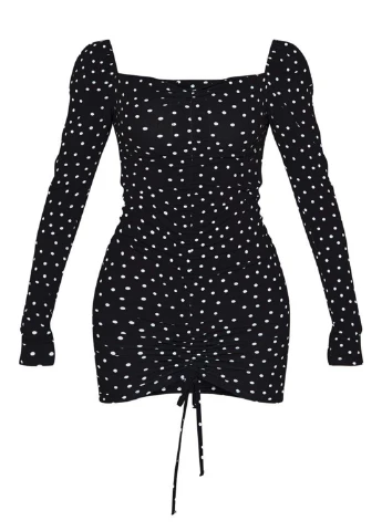 Черное кэжуал платье футляр PrettyLittleThing в горошек