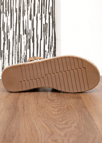 Коричневые босоножки SHEIN с ремешком