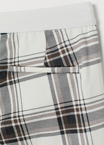 Черно-белые кэжуал демисезонные укороченные, зауженные брюки H&M