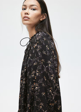 Чорна кежуал сукня H&M з квітковим принтом