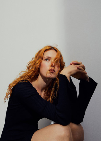 Черное кэжуал платье силуэтная H&M однотонное