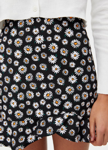 Черная кэжуал цветочной расцветки юбка Pull & Bear