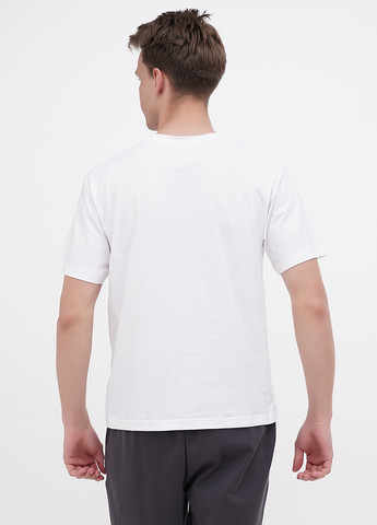 Белая футболка Chikiss