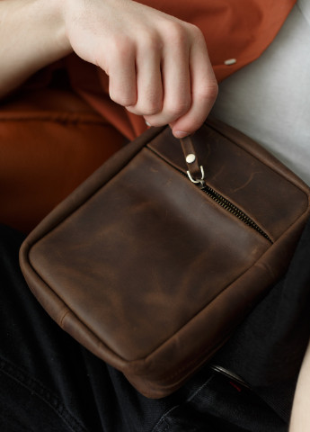 Практичная мужская сумка мессенджер через плечо ручной работы из натуральной винтажной кожи коричневого цвета Boorbon (253412641)