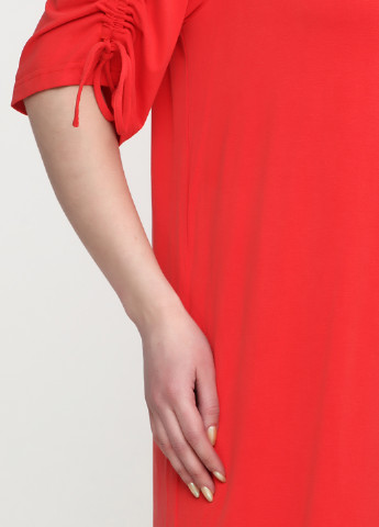 Красное кэжуал платье MBYM однотонное