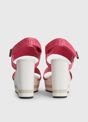 Розовые босоножки Calvin Klein на липучке с белой подошвой, с логотипом