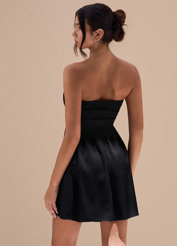 Черное коктейльное, вечернее платье клеш, с открытой спиной SHEIN однотонное