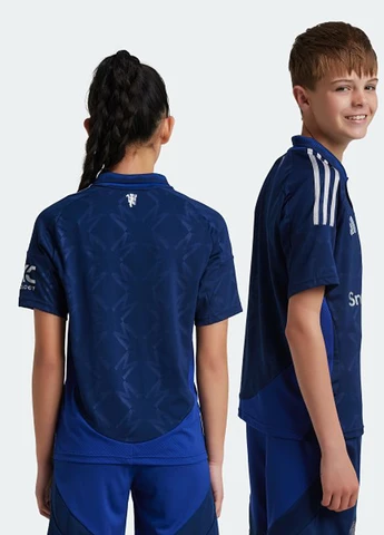 Синяя демисезонная футболка adidas