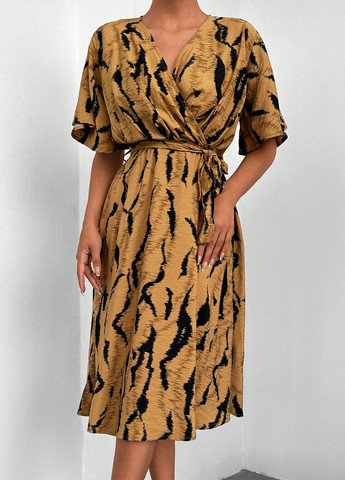 Бежева кежуал сукня на запах SHEIN з абстрактним візерунком