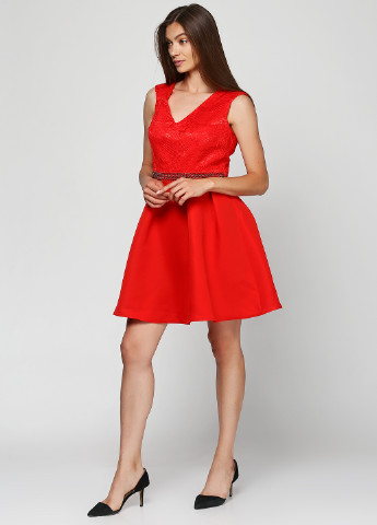 Красное коктейльное платье Little Mistress однотонное