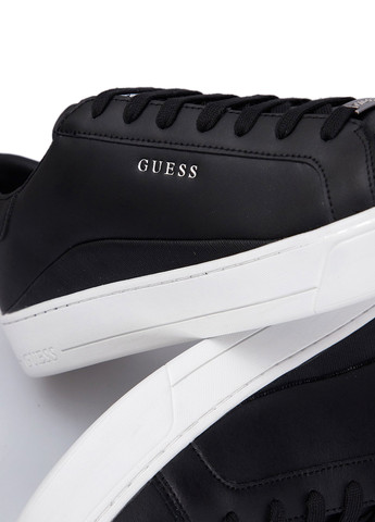 Черные всесезонные кроссовки Guess