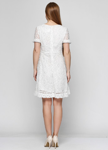 Белое кэжуал платье Silvian Heach однотонное