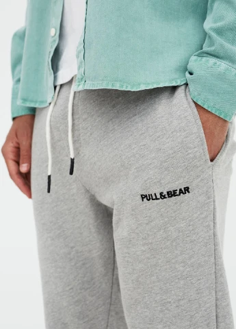 Светло-серые спортивные демисезонные зауженные, джоггеры брюки Pull & Bear