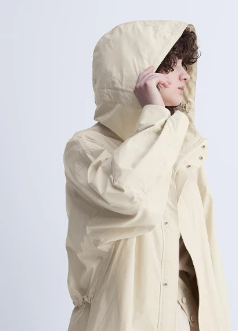 Бежева демісезонна куртка Uniqlo