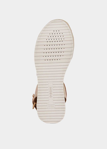 Пудровые босоножки Geox с ремешком с белой подошвой