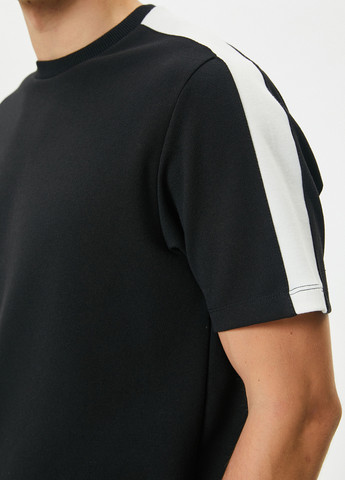 Черная футболка KOTON