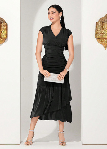 Черное кэжуал платье на запах SHEIN однотонное