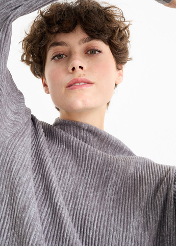 Серый демисезонный свитер C&A