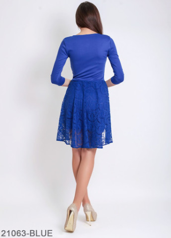 Синее кэжуал нарядное платье-футляр c асимметричной баской из гипюра marena Podium однотонное