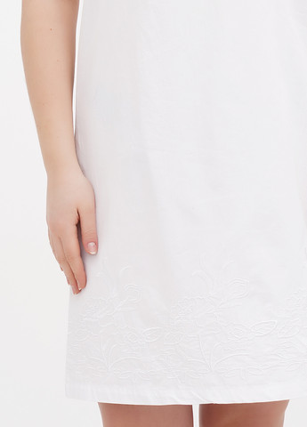 Белое кэжуал платье Minus однотонное