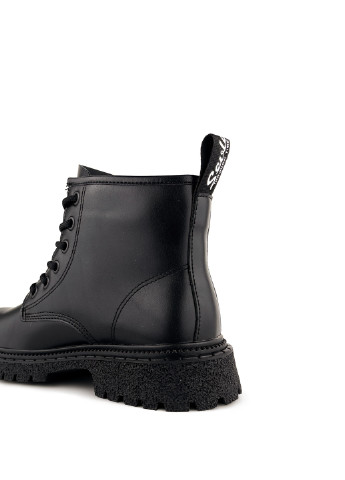 Осенние ботинки женские молодежные черные на тракторной подошве Fashion из искусственной кожи