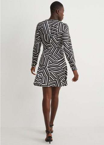 Чорно-білий кежуал сукня на запах C&A з абстрактним візерунком