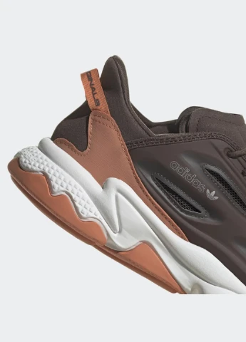 Коричневі кросівки hq8815 демісезон adidas Ozweego Celox