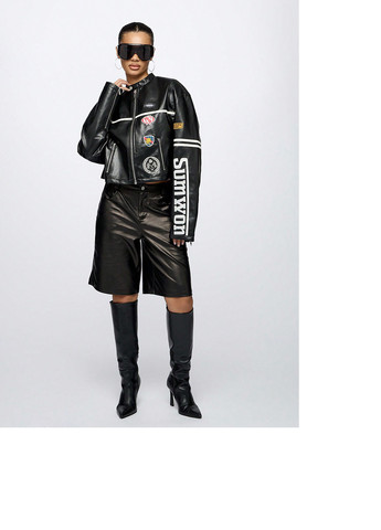 Черная демисезонная куртка байкерская SHEIN