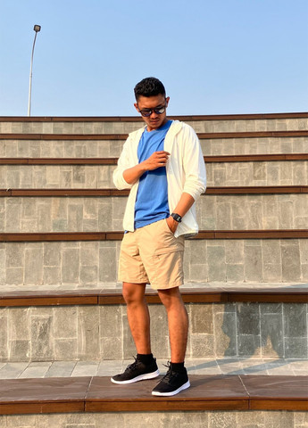 Белая демисезонная ветровка Uniqlo