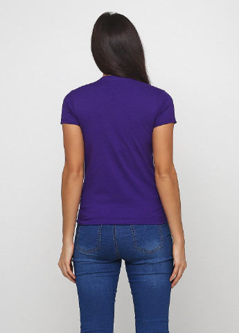 Фиолетовая летняя футболка Gildan
