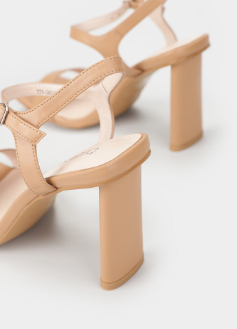 Светло-коричневые босоножки Braska с ремешком