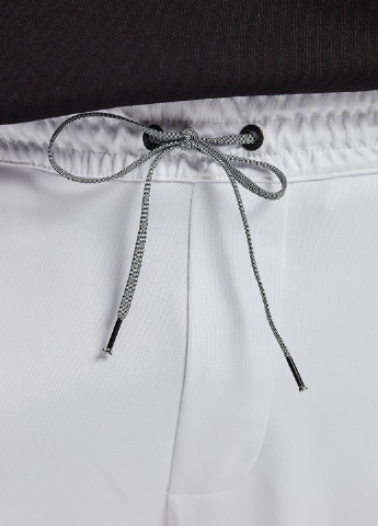 Белые кэжуал демисезонные зауженные брюки Pull & Bear