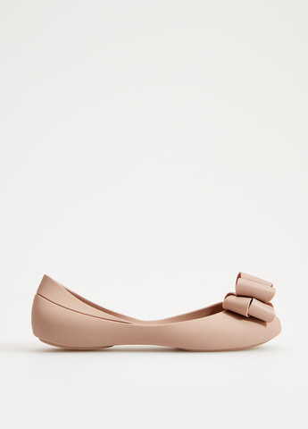 Жіночі балетки Mohito | бежеві однотонні бант пвх (280173064)