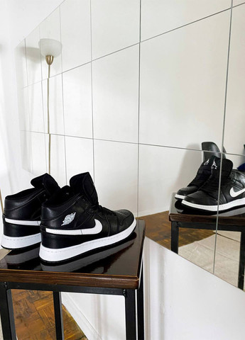 Черные демисезонные кроссовки Nike Air Jordan Retro 1 Black White Strip