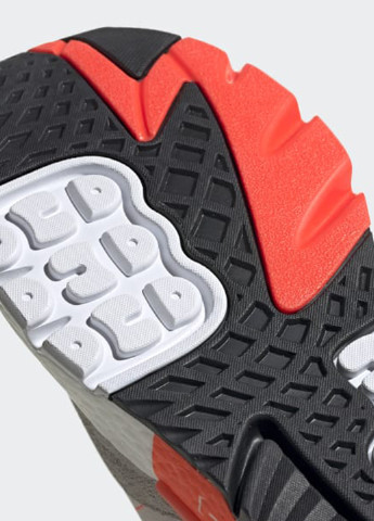 Светло-серые всесезонные кроссовки adidas Nite Jogger