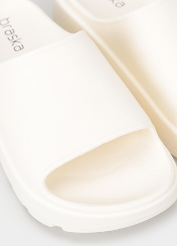 Молочные шлепанцы Braska
