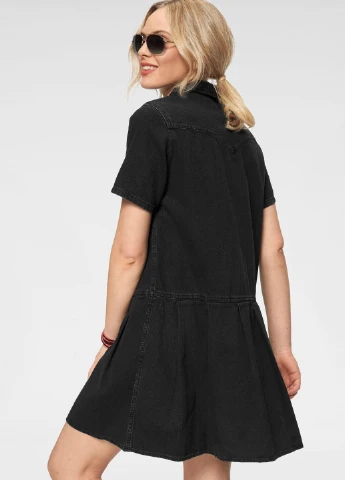 Черное джинсовое платье Levi's