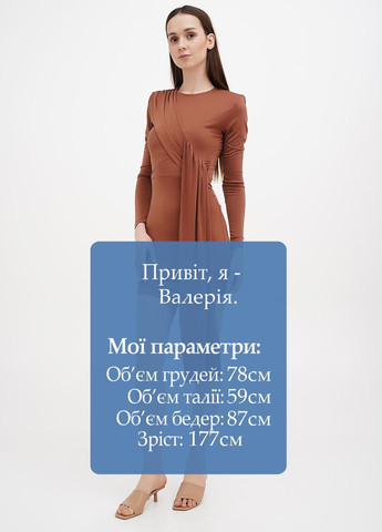 Коричнева кежуал сукня силуетна Vicolo однотонна