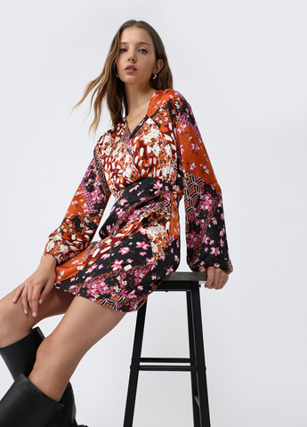 Коричневое кэжуал платье на запах Lefties с цветочным принтом