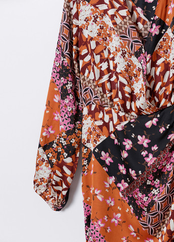 Коричневое кэжуал платье на запах Lefties с цветочным принтом