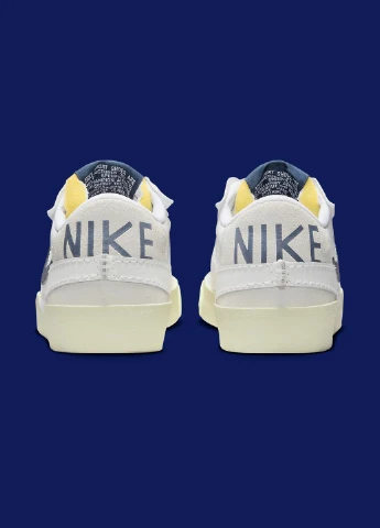 Білі кроссовки fd0378-121 демісезон Nike BLAZER LOW '77 JUMBO SE