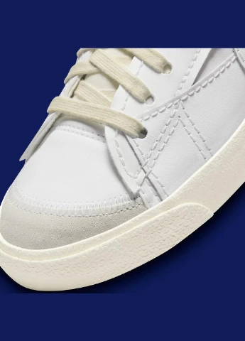 Білі кроссовки fd0378-121 демісезон Nike BLAZER LOW '77 JUMBO SE