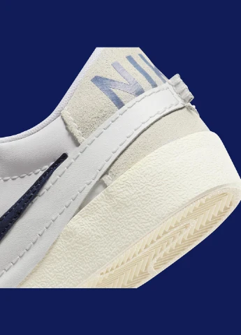Білі кроссовки fd0378-121 демісезон Nike BLAZER LOW '77 JUMBO SE