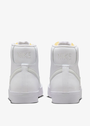 Белые демисезонные кроссовки Nike BLAZER MID 77 VINTAGE NAS