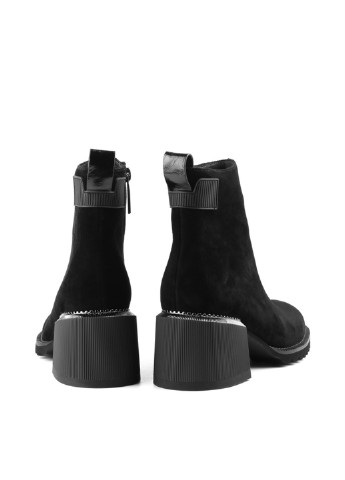 Осенние ботинки Le'BERDES без декора из натуральной замши