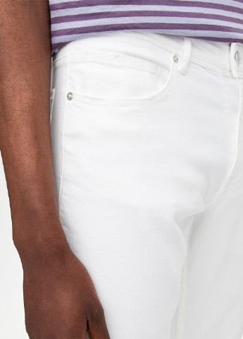 Белые демисезонные зауженные джинсы Pull & Bear