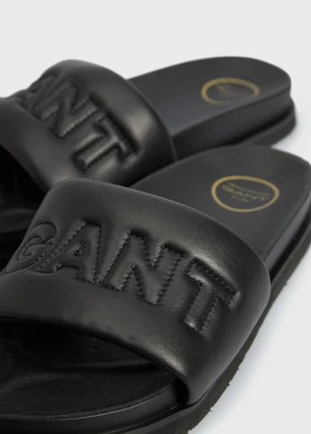 Черные шлепанцы Gant с логотипом