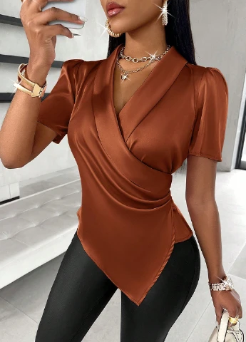 Коричнева блузка на запах SHEIN
