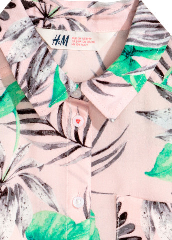 Розовая цветочной расцветки блузка H&M летняя