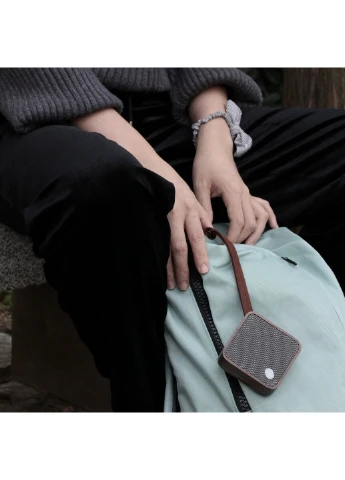 Блутуз-колонка "MI SQUARE" 3 Ватта; дерево горіх Gingko G005WT (219327769)